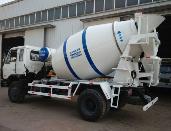 ����6����С�ͽ��賵